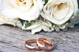 Wanita Ini Rayakan Perceraian Layaknya Pesta Pernikahan