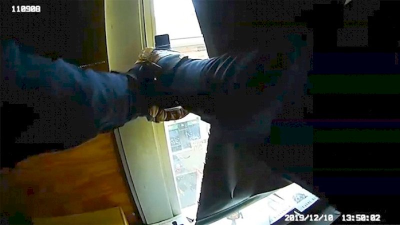 Mengamuk di Pasar, Dua Pria Ini Roboh Usai Drama Kontak Tembak 3 Jam dengan Polisi