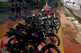 Satpol PP Geram, Komunitas Motor Tua di Gowa Tutup Jalur Pedestrian