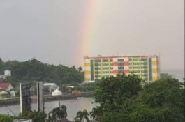 Indahnya Penampakan RSR Hasri Ainun Habibie Dihiasi Pelangi