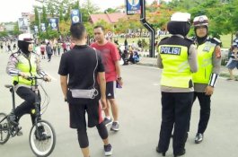 Aksi 3 Polwan Cantik Sat Lantas Polres Wajo Bersepeda Patroli di Arena CFD