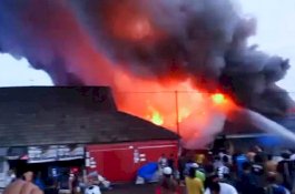 Pasar Sentral Sinjai Terbakar Jelang Azan Magrib, Damkar Minta Bantuan Bone