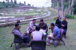 Gaya Wisata Wagub Sulsel di Lembah Hijau Rumbia: Pilih Tidur di Tenda, Makan Beralas Terpal