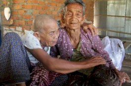 47 Tahun Dipisahkan Khmer Merah, Dua Saudari Berpelukan saat Bertemu Kembali