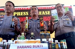 Pengemudi Ojol Bobol Gembok Pakai Penjepit Kertas, Obat Herbal Raib