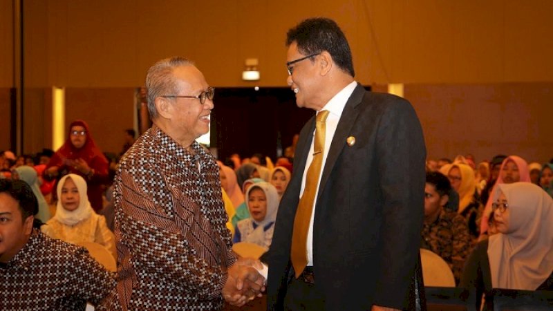 Mubyl Handaling (kiri) bersama Bupati Barru, Suardi Saleh.
