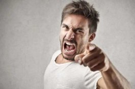 4 Zodiak Ini Kesulitan Mengendalikan Emosi