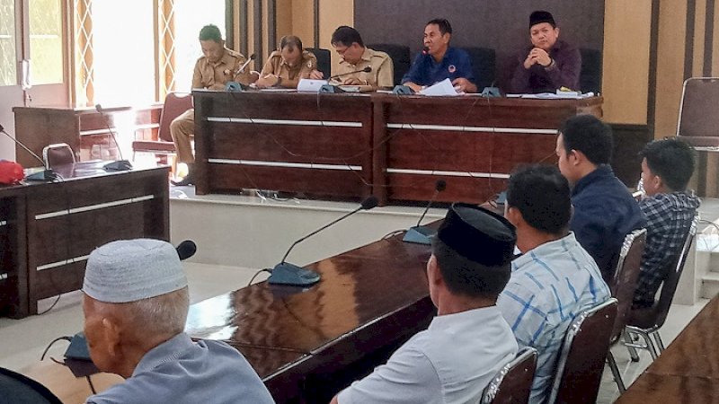 Puluhan pedagang Pasar Atapange, Kecamatan Majauleng mengadu ke DPRD Wajo, Selasa (25/2/2020).