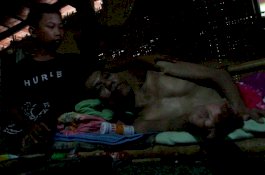 Kisah Aan, Bocah Pekerja Batu Bata Merawat Ayahnya yang Lumpuh Usai Ditinggal Sang Ibu