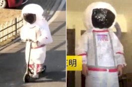 Pria ini Kenakan Pakaian Astronot untuk Melindungi Diri dari Covid-19