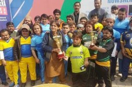 Desa ini Dihuni oleh Orang-orang Kerdil yang Terpinggirkan