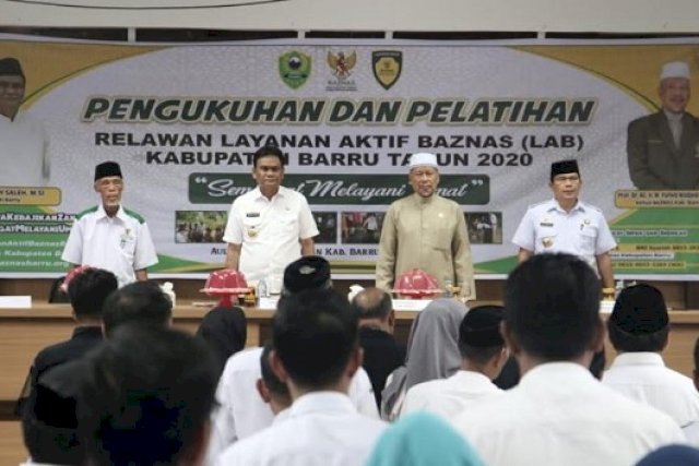 Lanjutkan Capaian Pengumpul Zakat Terbesar Di Indonesia Relawan Baznas Barru Dikukuhkan