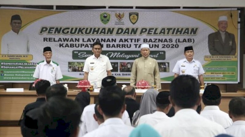 Pemerintah Kabupaten (Pemkab) Barru mengukuhkan relawan Layanan Aktif Baznas (LAB) di aula Dinas Pendidikan, Rabu (26/02/2020).