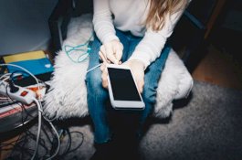 Main Smartphone Saat Mandi, Gadis 11 Tahun Tewas Tergeletak di Bak