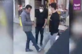 Cara Unik Cegah Virus Corona, Warga Iran Gunakan Salam Kaki