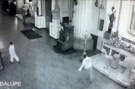 Marah Tak Diberi Mukjizat, Pria ini Lempari Batu Lukisan Bunda Maria