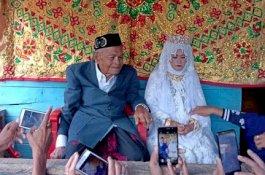 Kakek 103 Tahun Nikahi Wanita 40-an di Wajo