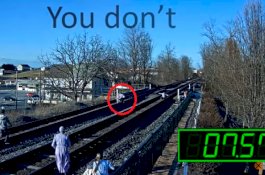 Aksi Mendebarkan Lima Bocah di Rel Kereta Api, Adiknya yang Masih Bayi Nyaris Jadi Korban