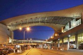 Mau Terbang ke Bangkok, Pesawat 200 Penumpang Kembali ke Moskow karena Kaca Kokpit Retak