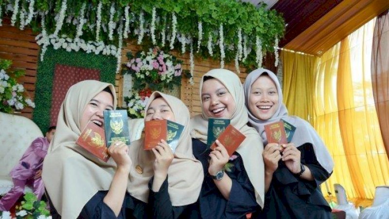 Eti dan tiga putrinya menggelar resepsi serentak, Selasa (25/2/2020).