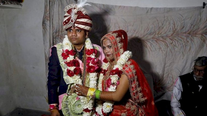 Savitri Prasad dan suaminya, Gulsan. (FOTO: REUTERS)