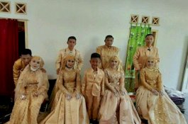 Viral Ibu dan Tiga Putrinya Nikah Bareng