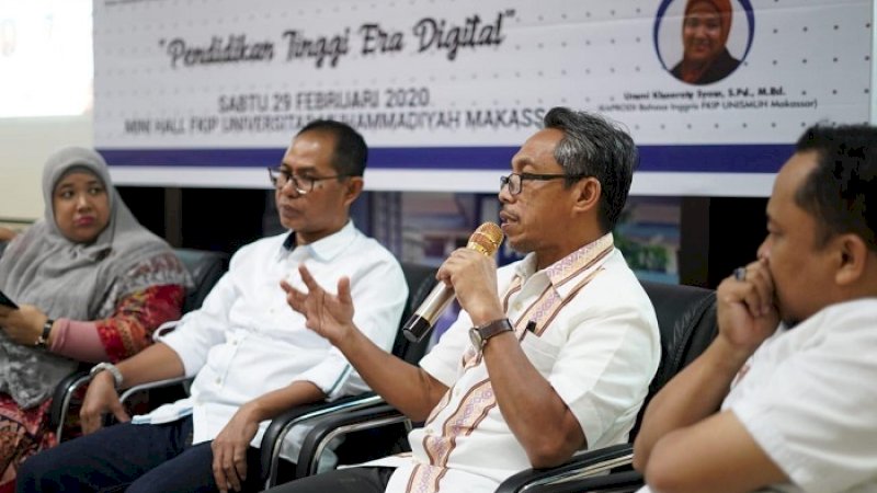 Dekan Fakultas Kedokteran Unhas, Prof dr Budu, SpM (K) (kedua kanan).