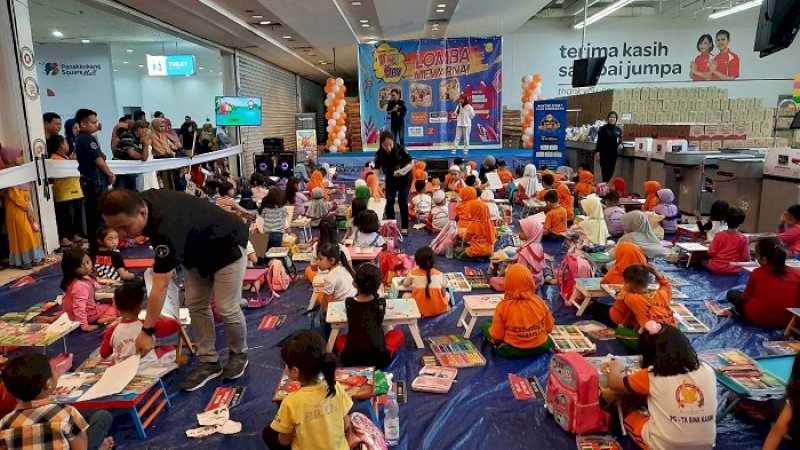 Suasana lomba menggambar yang digelar Royal Spring.