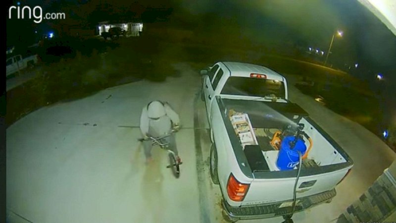 Pemilik rumah mencegah pencurian dengan splinker.