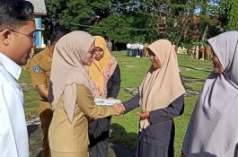 Pemkab Luwu Utara Serahkan BPJS Ketenagakerjaan bagi 1.000 Guru Non-ASN