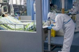 Jangan Sampai Tertular, DPR Imbau Tak Cipika Cipiki dengan WNA