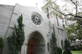 Bingung, Seorang Pria Tewas Tertembak di Altar Gereja