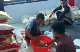 Selain Hapus Tato Gratis, Mahtan Bagikan Beras kepada Warga Kurang Mampu