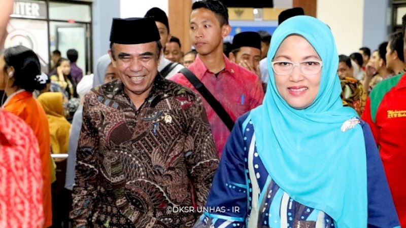 Menteri Agama Fachrul Razi bersama Rektor Unhas, Prof Dwia Aries Tina. (FOTO: DOK UNHAS)  