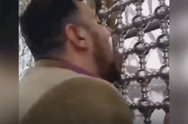 Remehkan Virus Corona, Dua Pria yang Menjilat Situs Suci di Iran Ditangkap