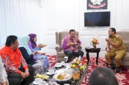 Rombongan Duta Besar Malaysia Suka Barongko, Wagub Sulsel Beberkan Cara Masaknya