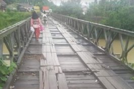 Warga Sidrap Curhat Tiap Hari Dag Dig Dug Lewati Jembatan Nyaris Putus