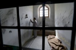 Iran Bebaskan 54.000 Tahanan untuk Menghindari Penyebaran Virus Corona