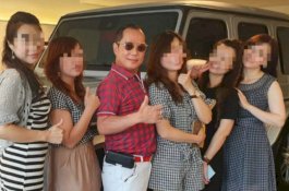 Pria Kaya Ini Tinggal Bareng 4 Istri dan 16 Selingkuhan di Rumah Mewah 8 Lantai