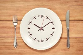 Hukum Membatalkan Puasa Sunah karena Disuguhi Makanan