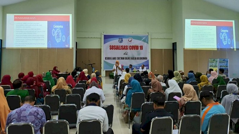 Direktur RSUD Andi Sultan Daeng Radja, Dr Abdur Rajab mengumpulkan stafnya, Kamis (5/3/2020). Mulai dokter hingga satuan pengamanan (satpam).