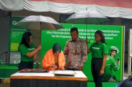 Mudahkan Masyarakat, Disdukcapil Makassar Gandeng Grab