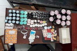 Kejar Pelaku Narkoba, Polres Takalar Temukan Istri Tersangka dan Puluhan Kosmetik Ilegal