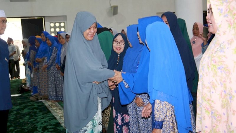 Pemerintah Kabupaten (Pemkab) Barru dan kelompok pengajian PKK Nurul Huda, mengisi akhir pekan dengan melanjutkan pengajian yang rutin digelar dua tahun terakhir.