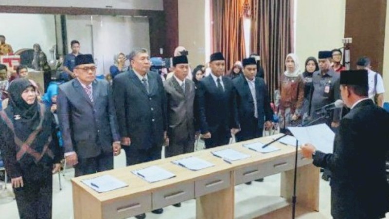 Bupati Wajo H Amran Mahmud melantik dan mengambil sumpah komisaris dan direksi BUMD Wajo periode 2020-2024, Jumat (6/3/2020)