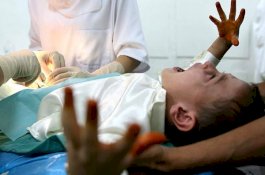 Kejam! Ibu Tiri Penis dan Testis Bocah 12 Tahun Pakai Pisau Buah