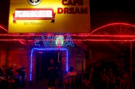 Sama-Sama Mabuk di Kafe, Oknum TNI yang Tusuk Pengunjung Lain Dijemput Polisi di Kantornya