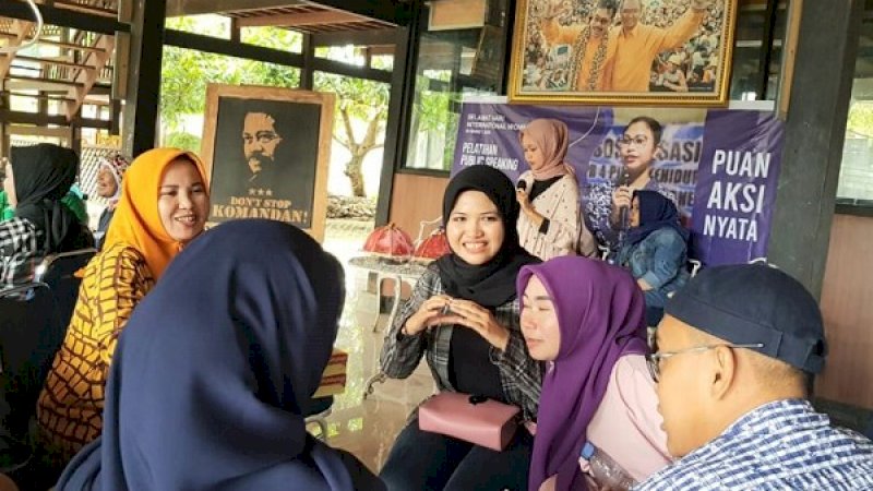 Memperingati International Women's Day, PUAN Aksi Nyata Indira Chunda Thita (ICT), menggelar pelatihan public speaking, di Rumah Kayu SYL, Jalan Tumanurung, Minggu (8/3/2020).