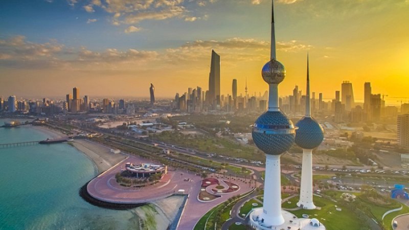 Lokasi kebakaran di daerah Sabah Al Ahmad di Kuwait selatan.