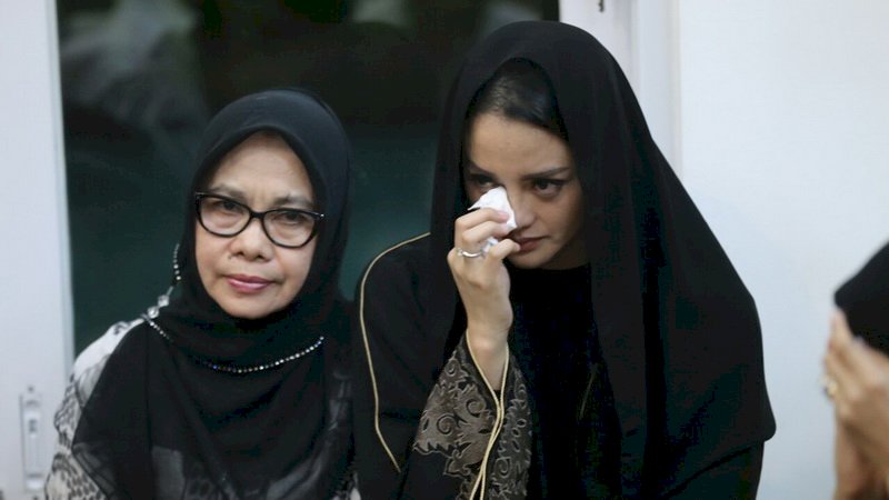 Ririn Ekawati (kanan)